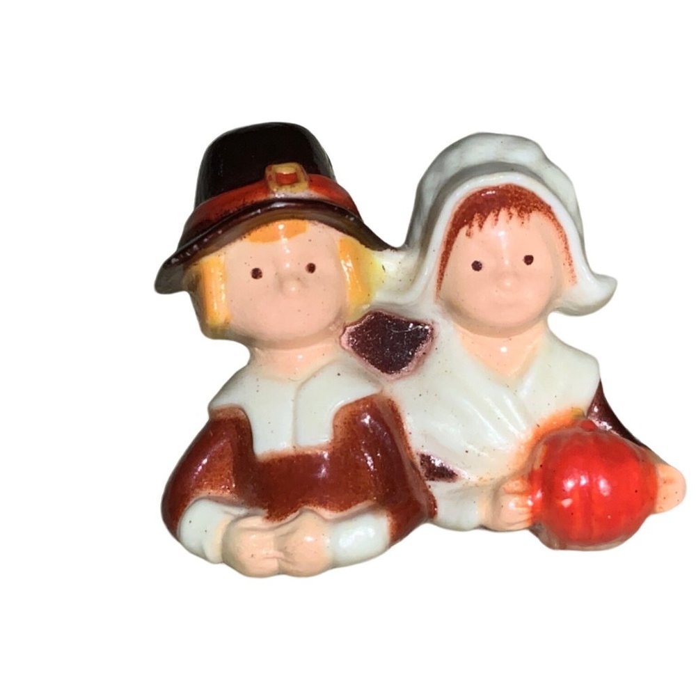 Vintage Pilgrim Couple Boy Girl Pin Brooch Thanksgiving Plastic Holiday Hong Kon